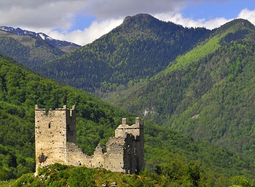 chateau dans les pyrenees