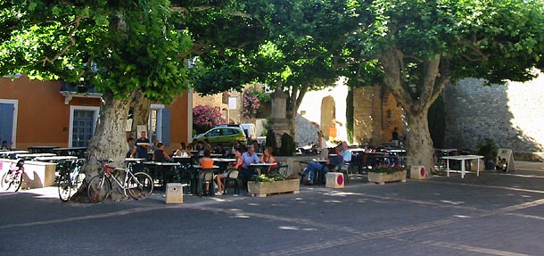 place du village de villedieu