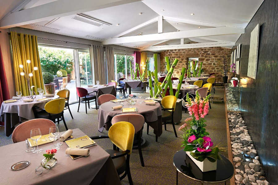 Hôtel-Restaurant Charmes sur Rhônes